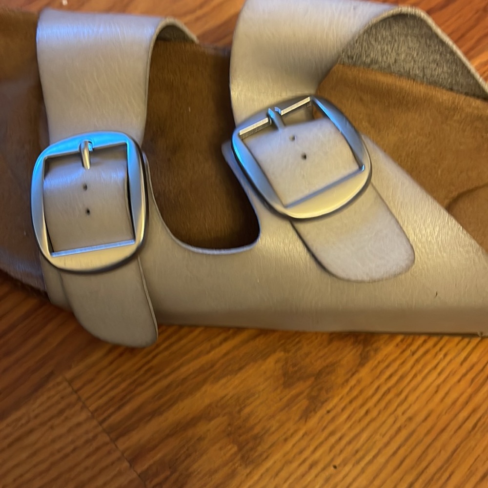 Time and Tru gray sandals - Picture 3 of 5